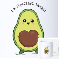 Mug personnalisé avec un demi avocat au noyau en forme de cœur parce qu'iel attend des jumeaux.