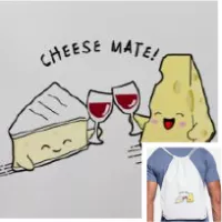 Sac personnalisé apéro et humour avec des fromages prenant l'apéro, en déclarant cheese mate, jeu de mot qui remplace la formule consacrée cheers mate.