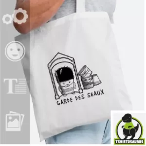 Tote bag humour et calembour, garde des seaux, et non pas des sceaux, avec un petit seau habillé en garde. Boutique Spreadshirt, tote bag à personnaliser et imprimer en ligne.