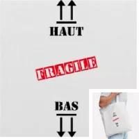 Tote bag personnalisable haut bas fragile avec faux signe attention fragile en police stencil personnalisable.