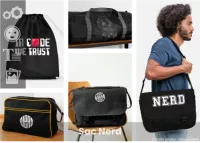 Personnalisez votre sac nerd très facilement avec l'outil de personnalisation Spreadshirt. Nombreux modèles de sacs, des milliers de designs nerds.